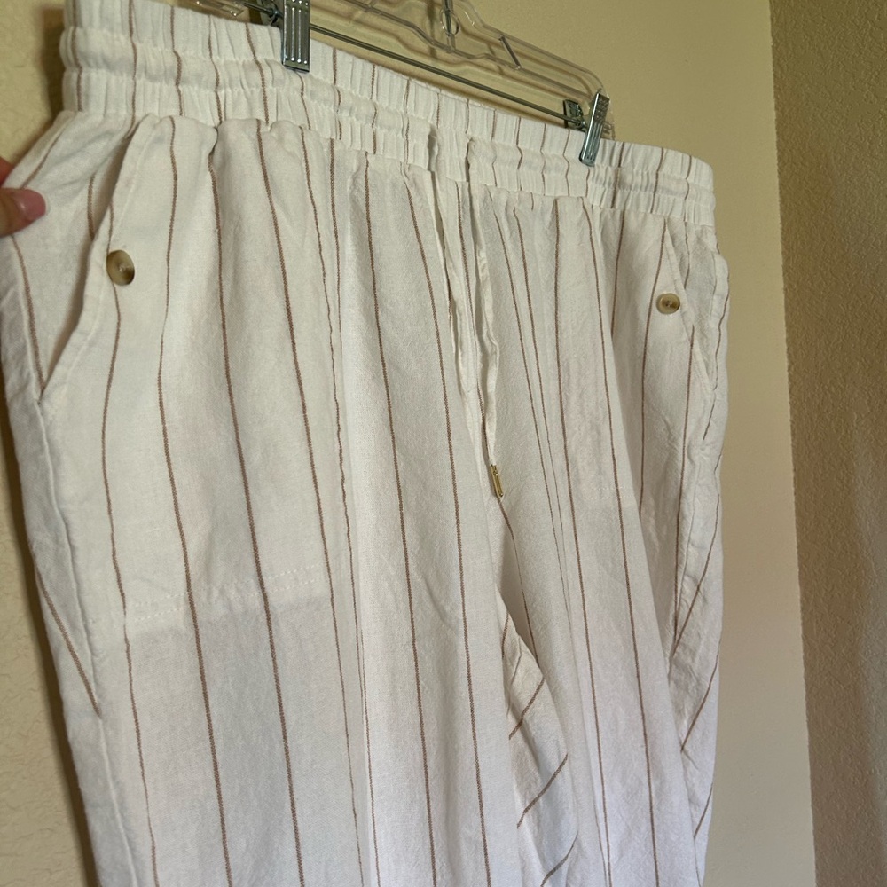 Jones New York White Cropped Pants with Stripes - Picture 4 of 8